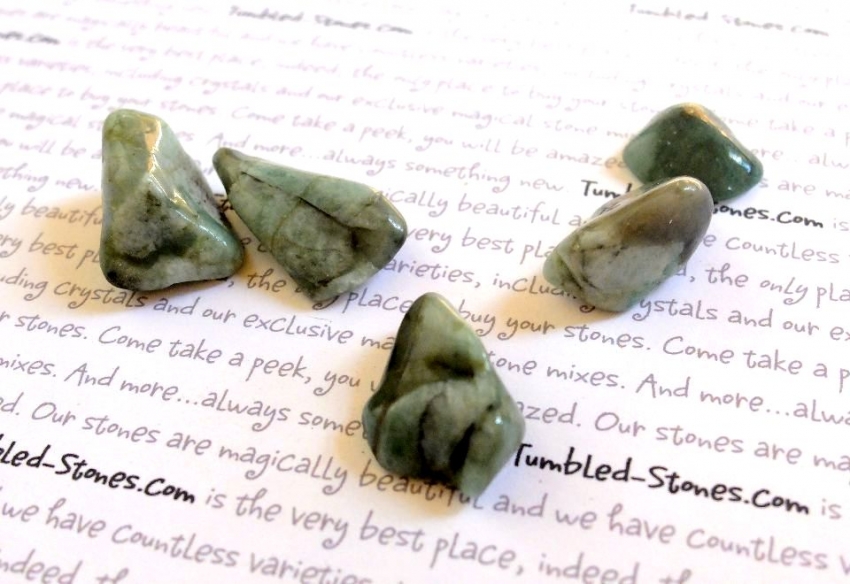 emerald tumbled stones